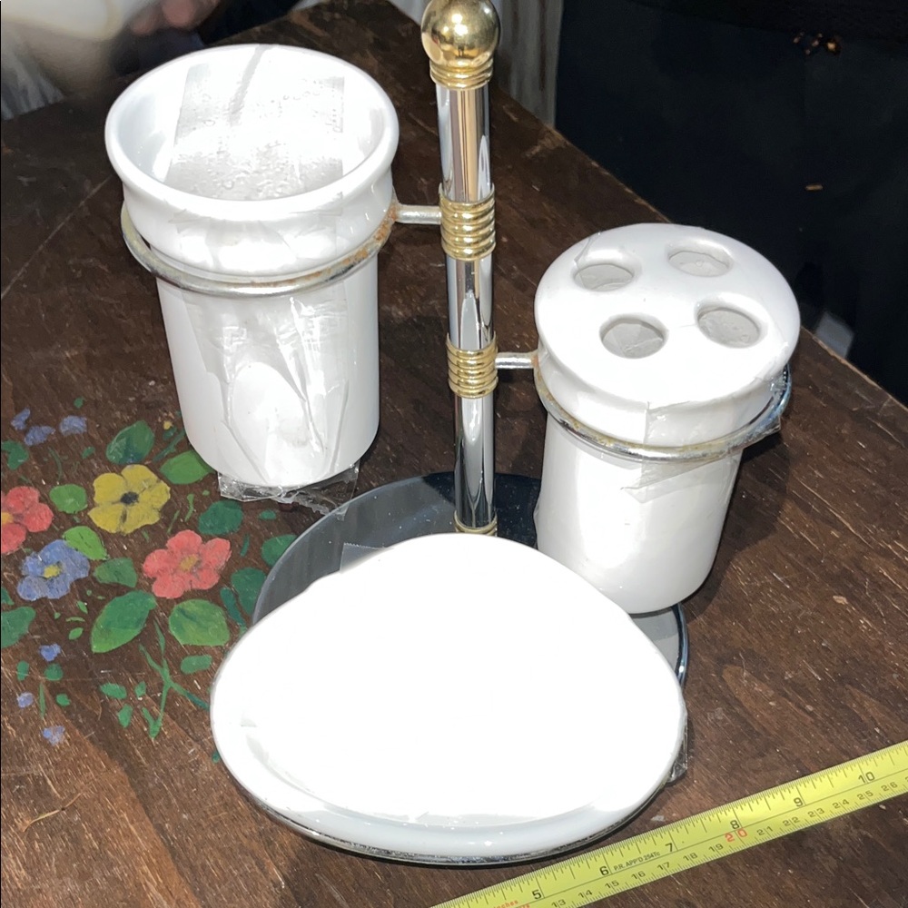 1800’s Style World Exhibition White and Gold Bath Accessory Set